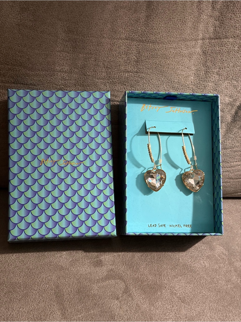 Betsey Johnson gold-Tone Faceted Heart Drop Earrings - Picture 6 of 13